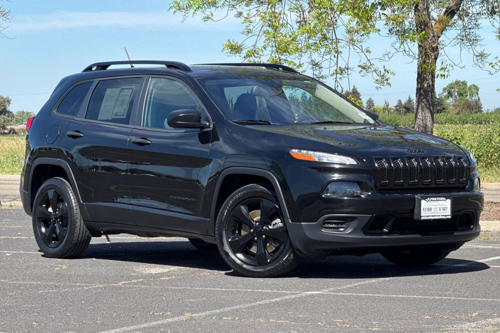 Used 2017 Jeep Cherokee Altitude image 2