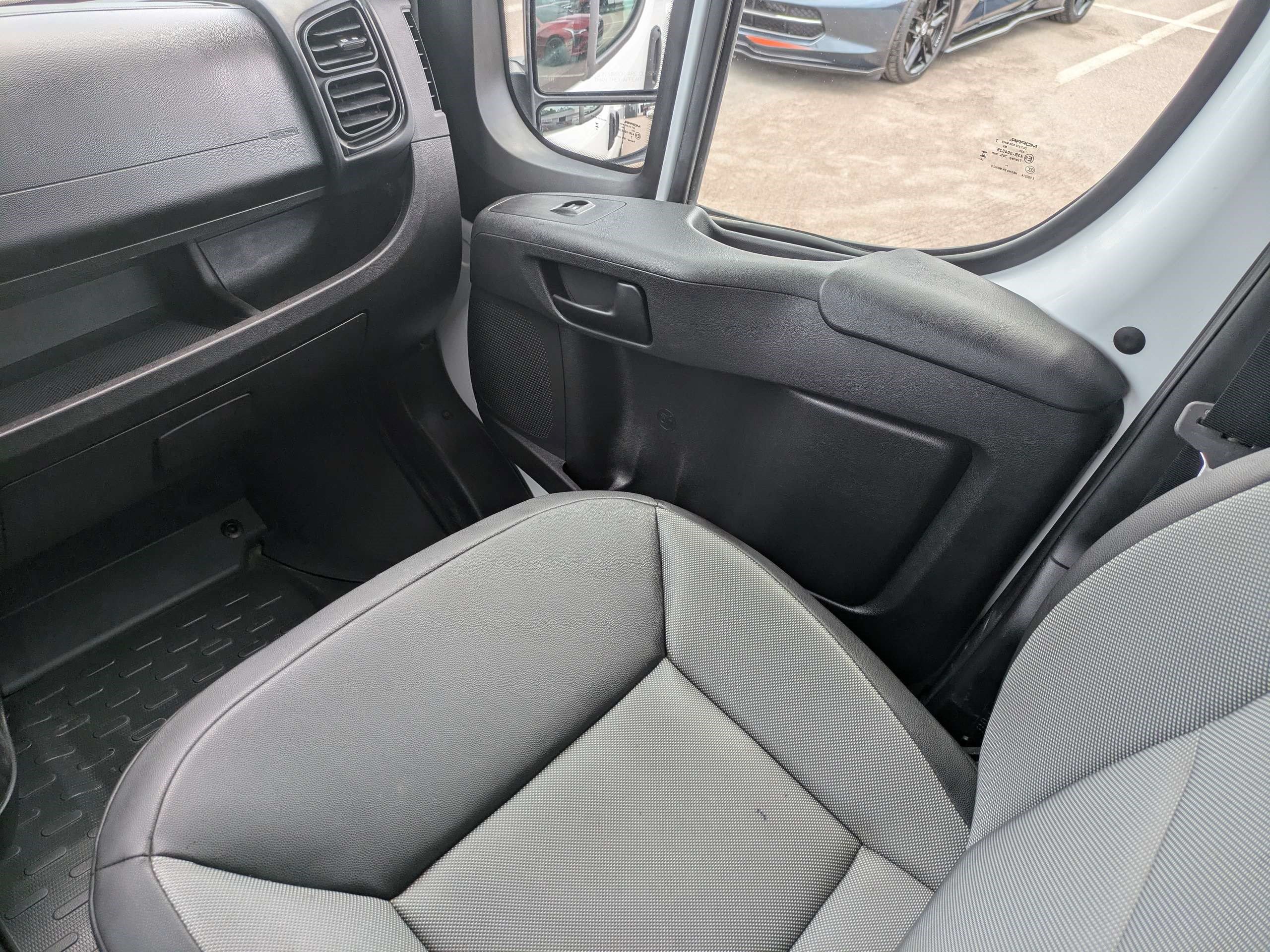 Used 2025 RAM ProMaster 2500 w/ Convenience Group FWD image 17