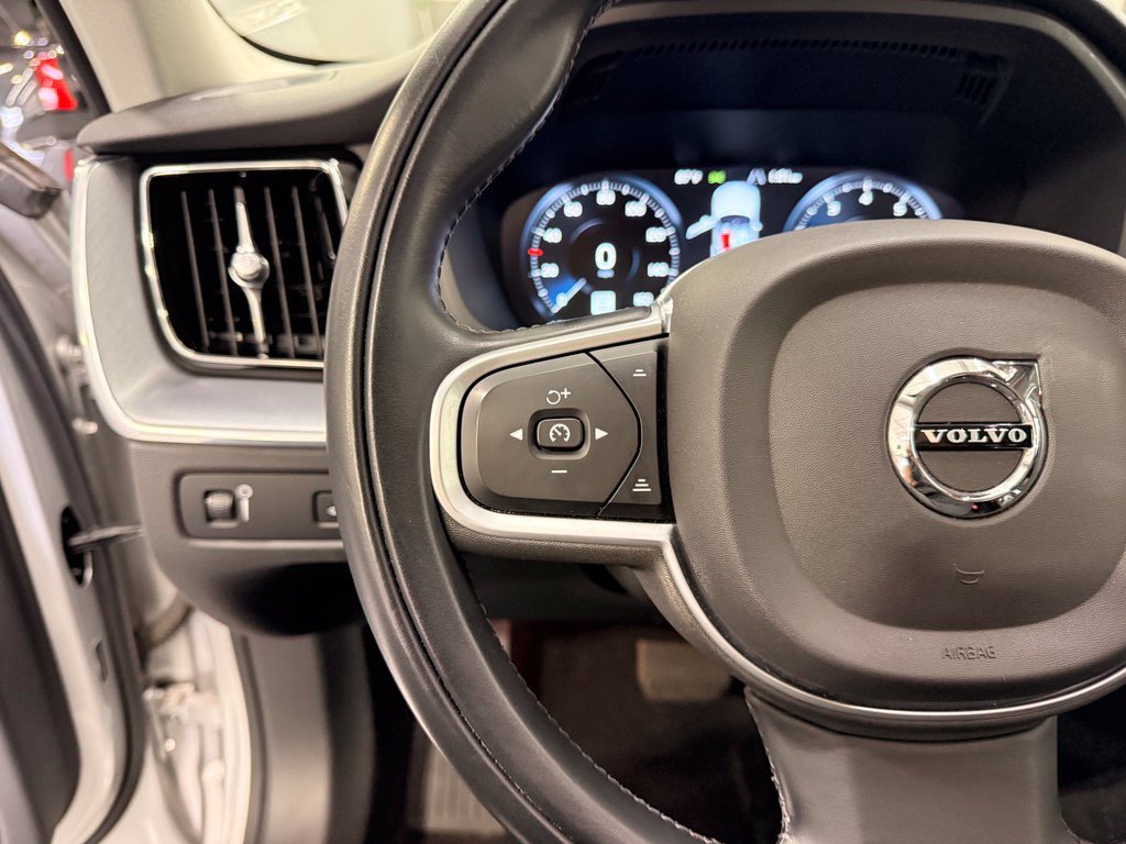 Used 2020 Volvo XC60 T6 Momentum w/ Advanced Package AWD/4WD image 13
