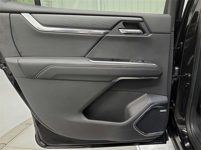 Used 2024 GMC Acadia Elevation image 31