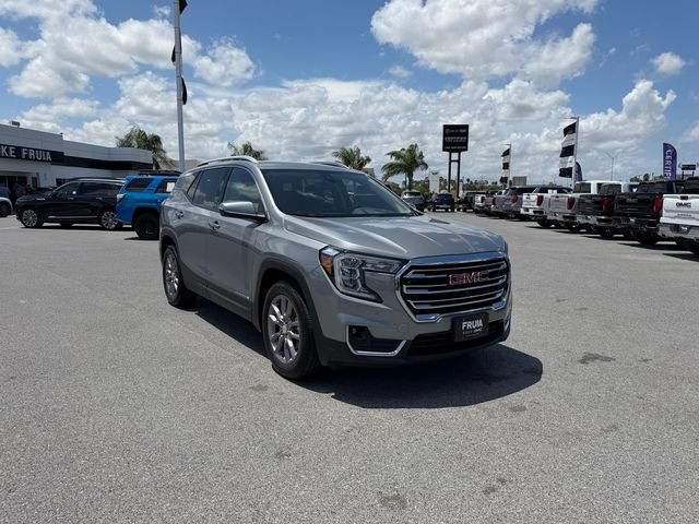 Used 2023 GMC Terrain SLT w/ Infotainment Package II FWD image 3