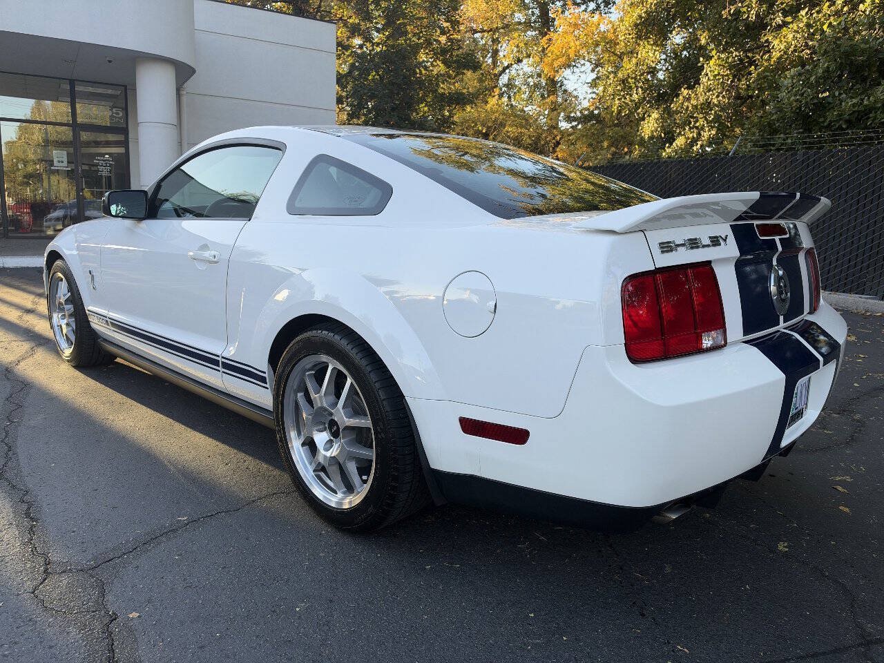 Used 2007 Ford Mustang Shelby GT500 RWD image 3