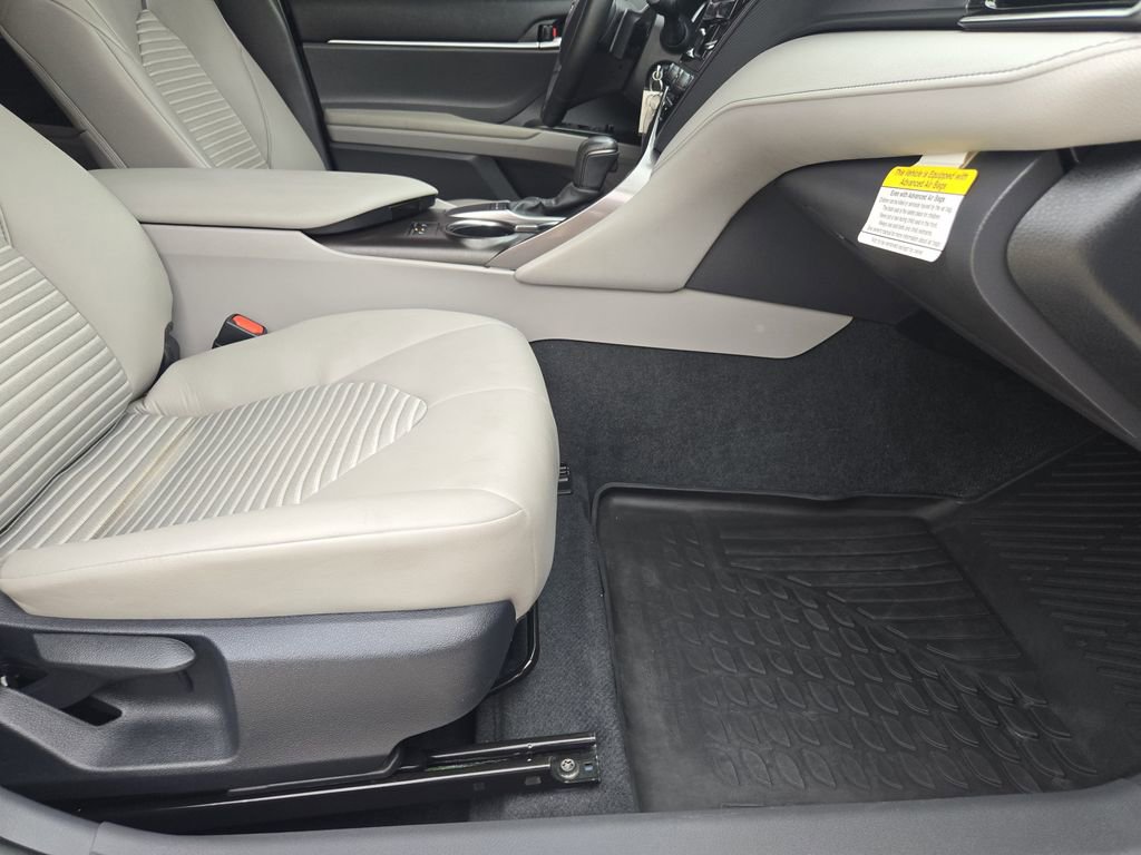 Used 2024 Toyota Camry SE w/ Cold Weather Package FWD image 15