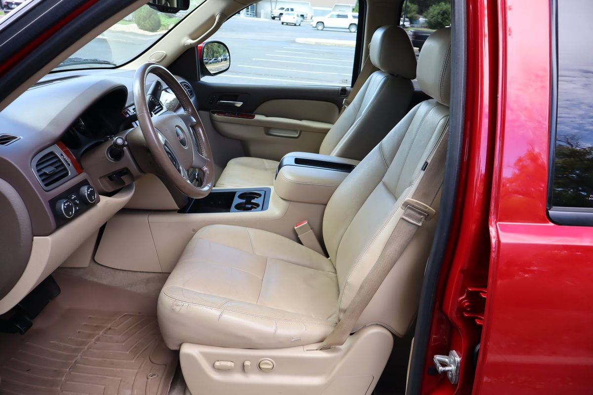 Used 2013 GMC Yukon SLT w/ SLT-2 Equipment Package AWD/4WD image 18