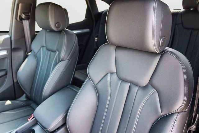 New 2025 Audi Q5 2.0T Premium Plus AWD/4WD image 28