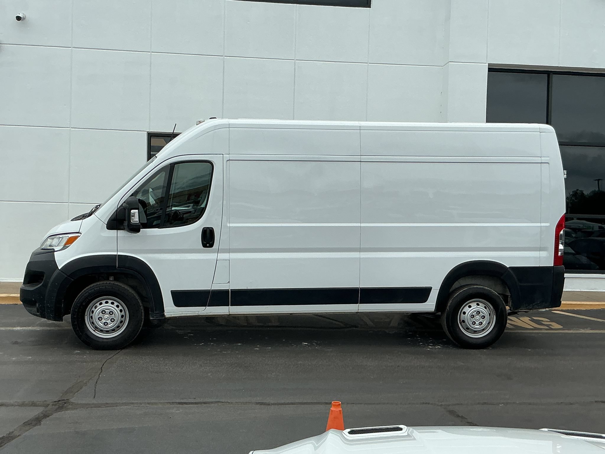 Used 2025 RAM ProMaster 2500 w/ Convenience Group FWD image 5