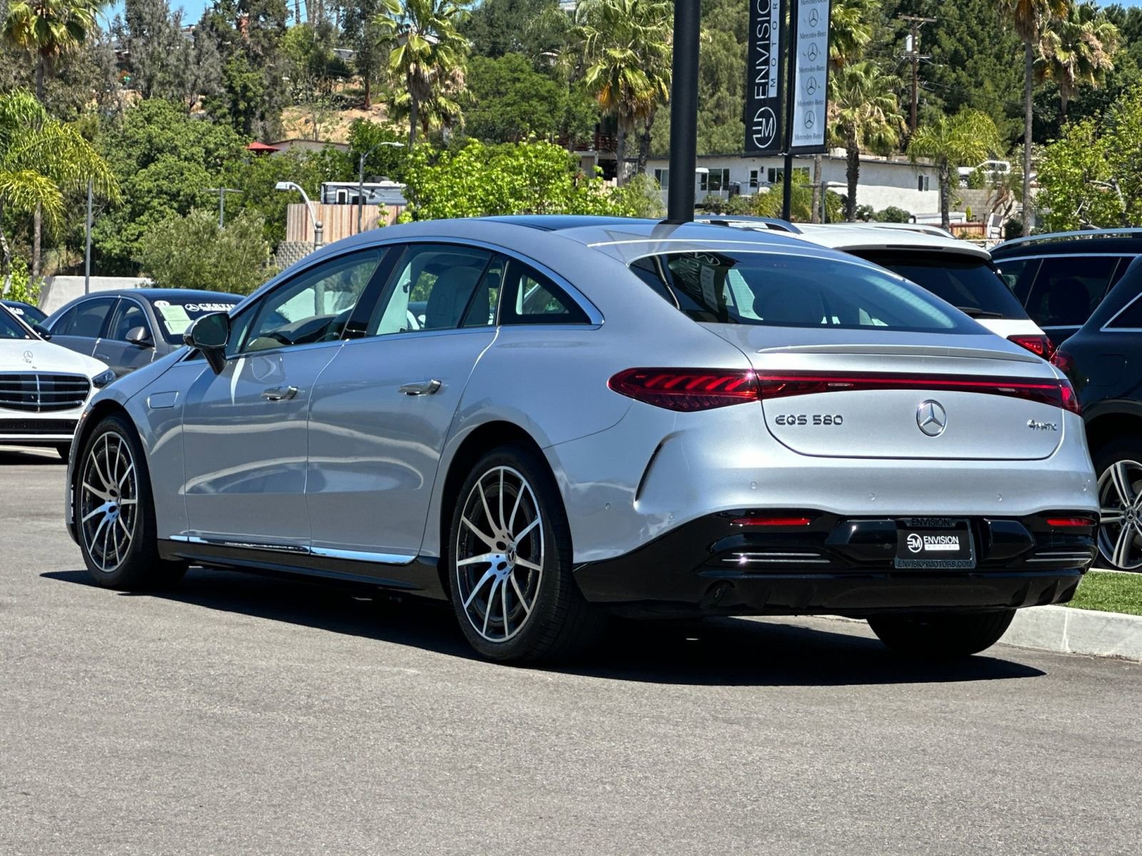 Certified 2022 Mercedes-Benz EQS 580 4MATIC Sedan w/ Exclusive Trim Package image 4