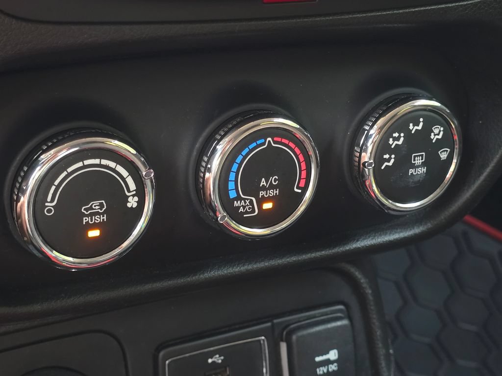 Used 2017 Jeep Renegade Trailhawk AWD/4WD image 31