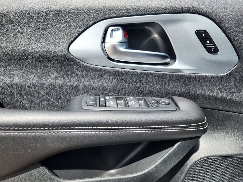 New 2026 Chrysler Pacifica Limited AWD/4WD image 31