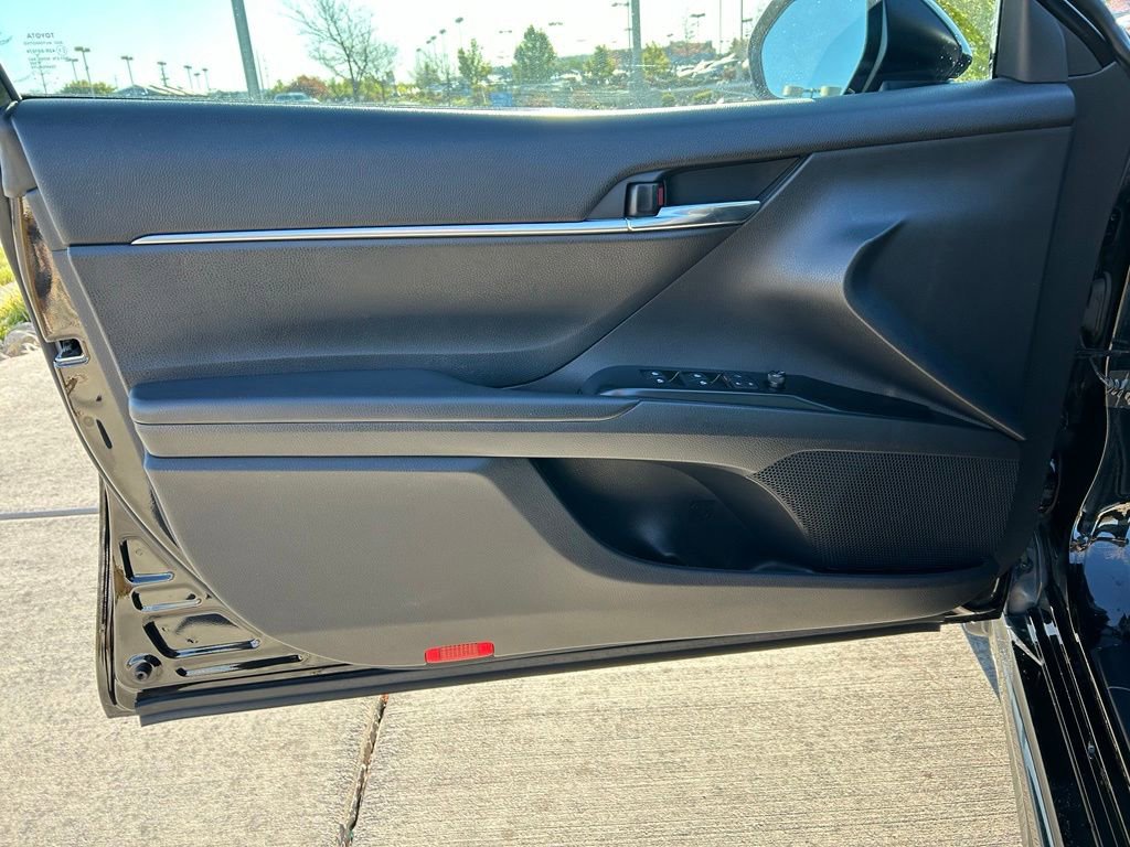 Used 2020 Toyota Camry SE FWD image 22