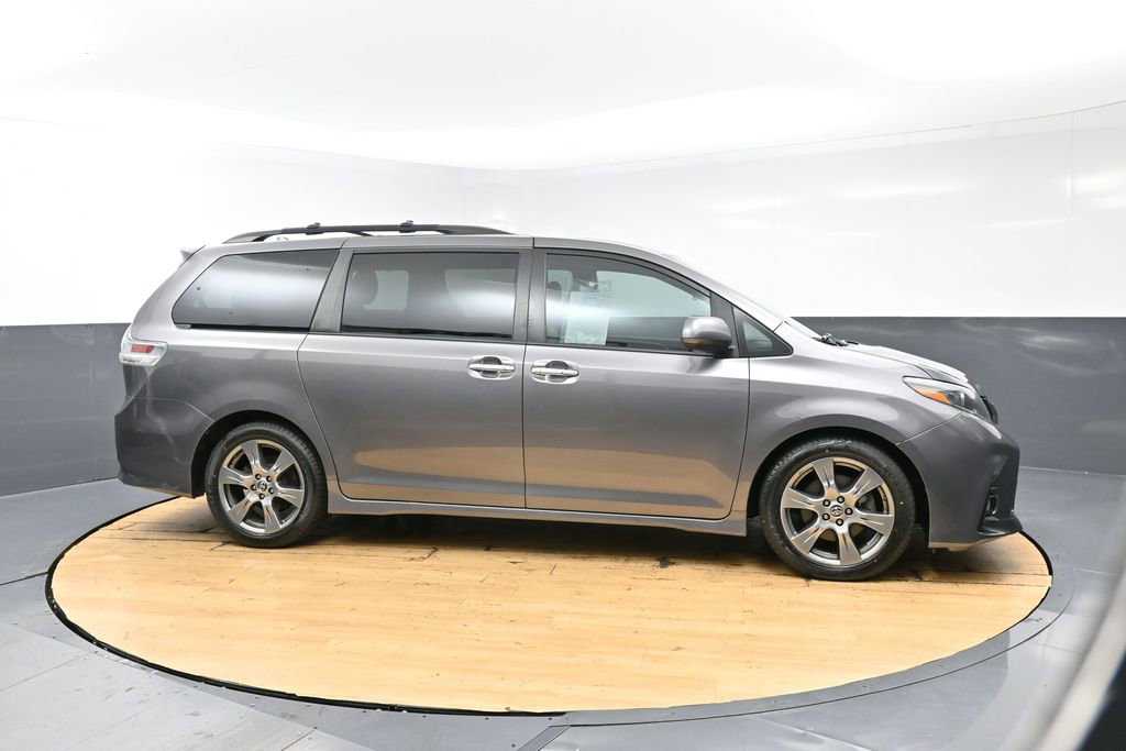 Used 2018 Toyota Sienna SE FWD image 5