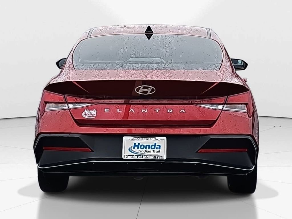 Used 2024 Hyundai Elantra SEL image 7