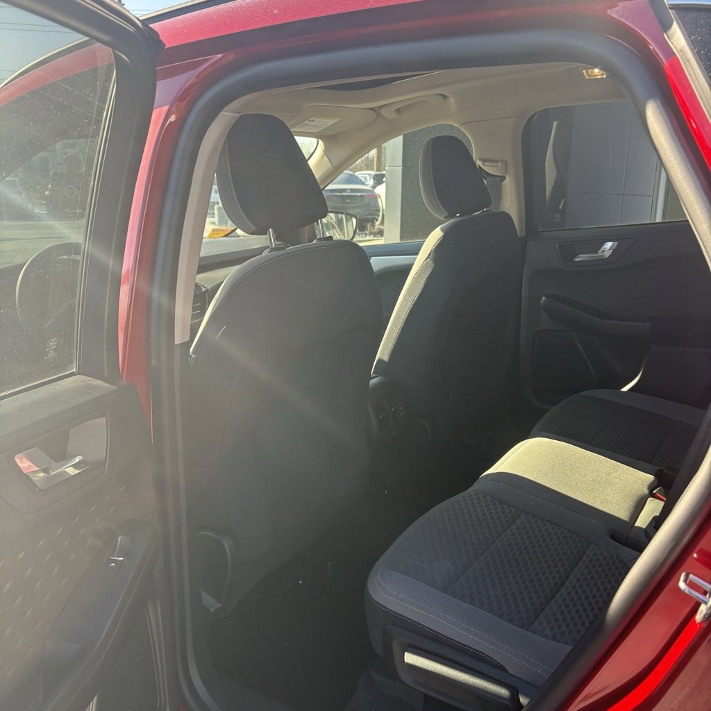 Used 2020 Ford Escape SE image 16