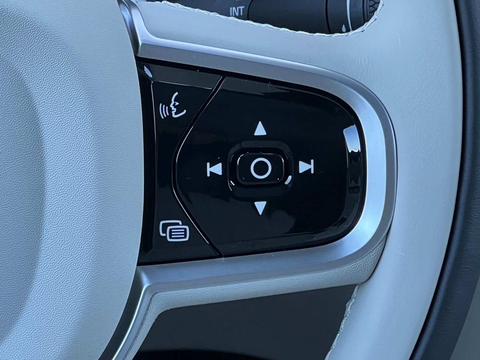 New 2026 Volvo XC90 B6 Ultra image 27