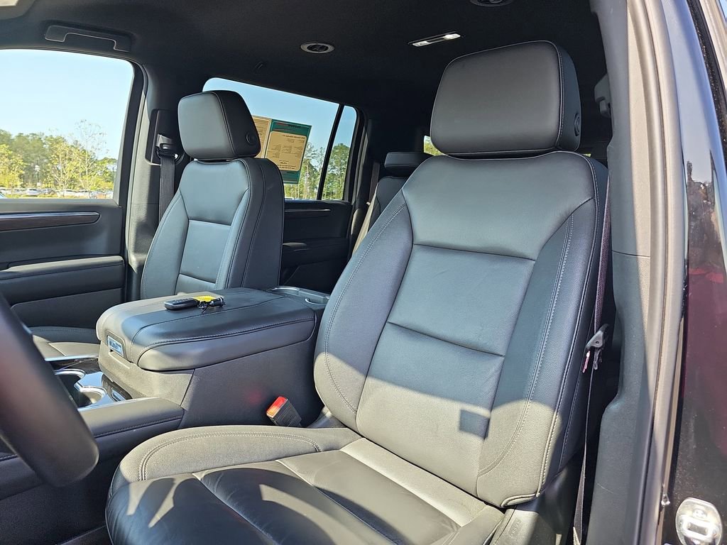 Used 2025 Chevrolet Suburban Z71 image 20