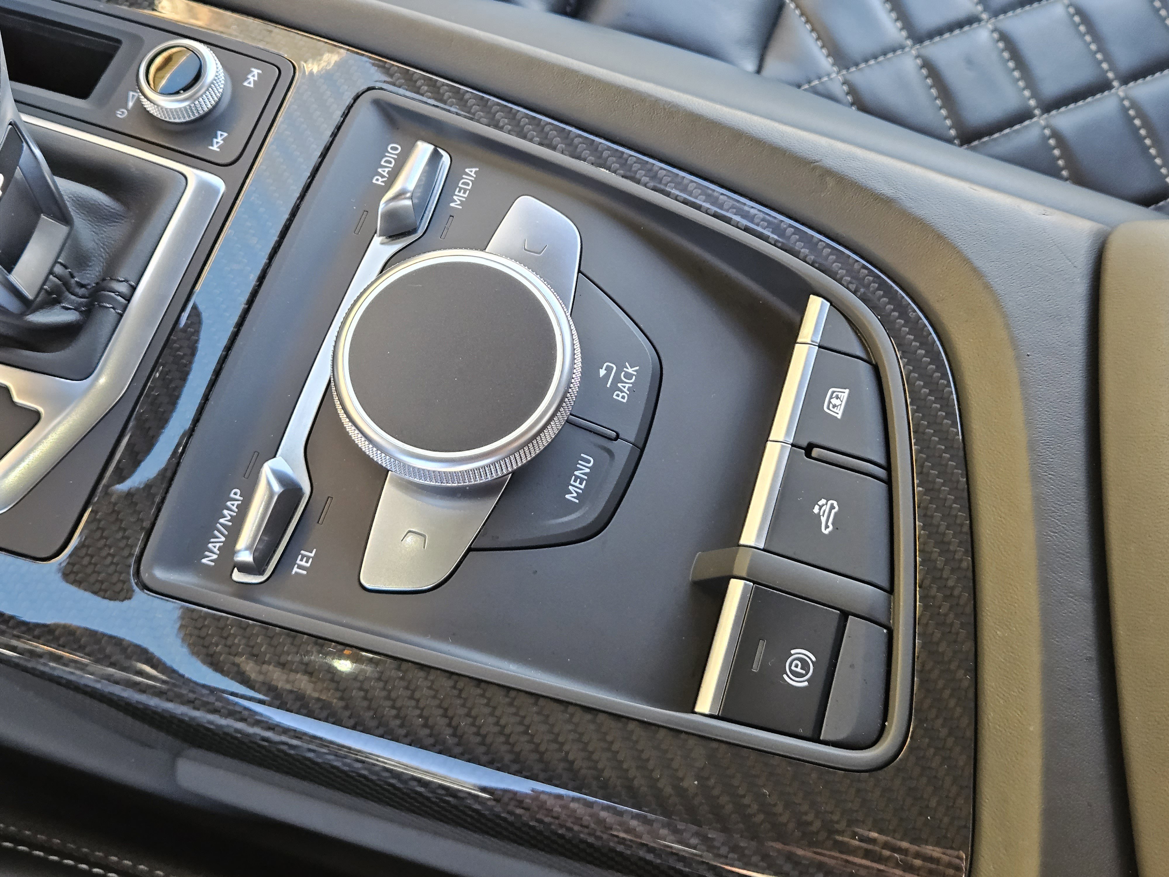 Used 2020 Audi R8 V10 w/ Carbon Exterior Package image 23