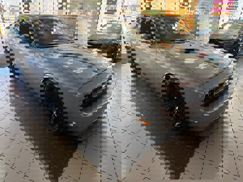 Used 2014 Dodge Challenger R/T image 4