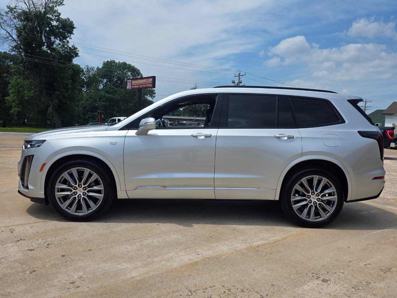 Used 2020 Cadillac XT6 Sport w/ LPO, Floor Liner Package AWD/4WD image 8