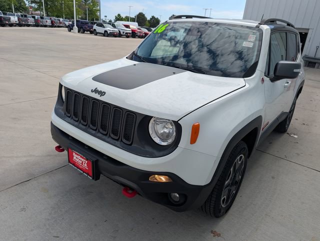 Used 2016 Jeep Renegade Trailhawk w/ Premium Trailhawk Package AWD/4WD image 36