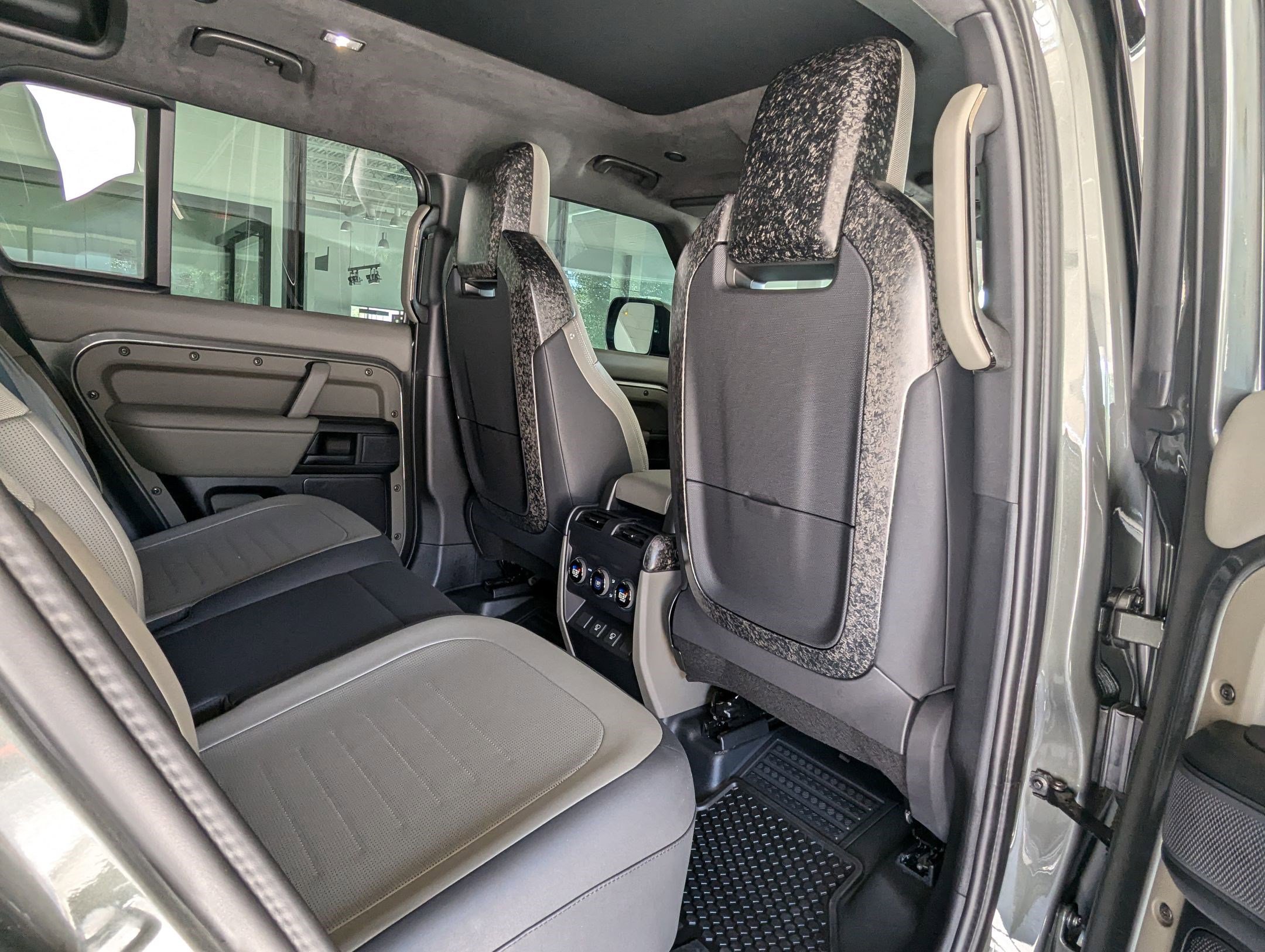 Certified 2025 Land Rover Defender 110 image 23