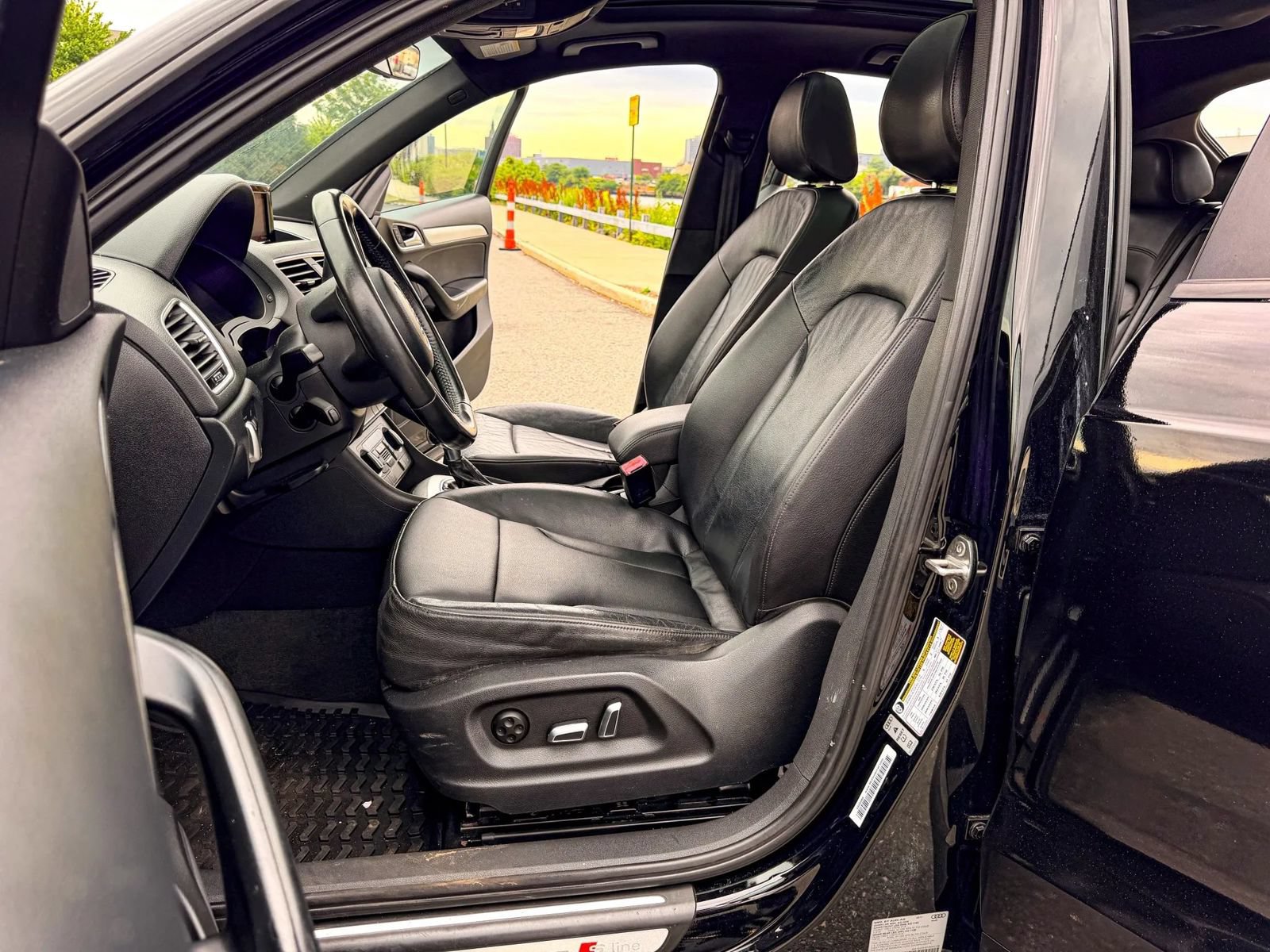Used 2018 Audi Q3 2.0T Premium w/ Convenience Package AWD/4WD image 15
