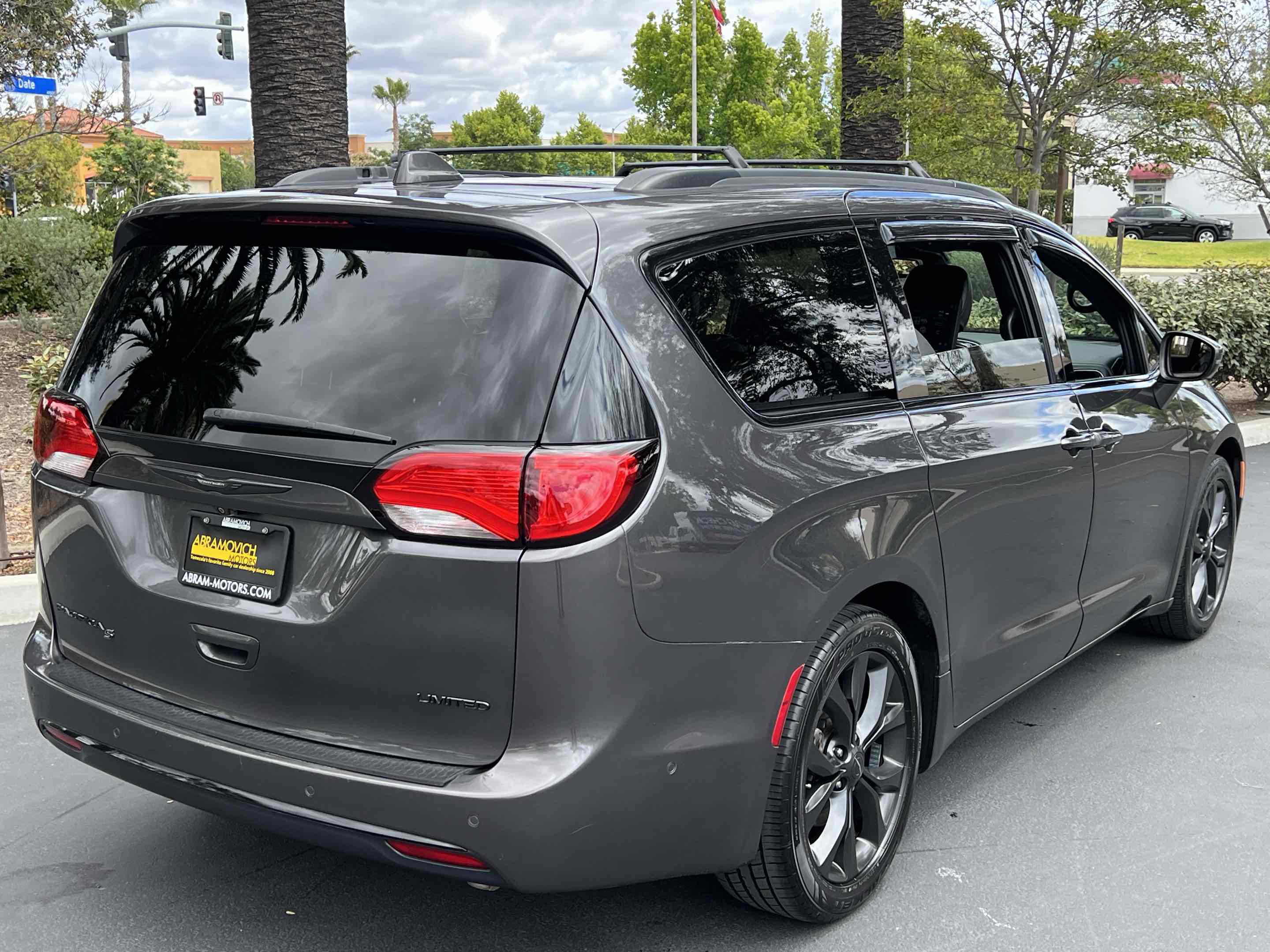 Used 2019 Chrysler Pacifica Limited w/ Advanced Safetytec Group FWD image 23