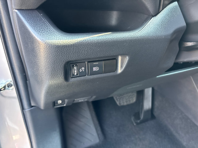 Used 2022 Toyota RAV4 LE AWD/4WD image 16