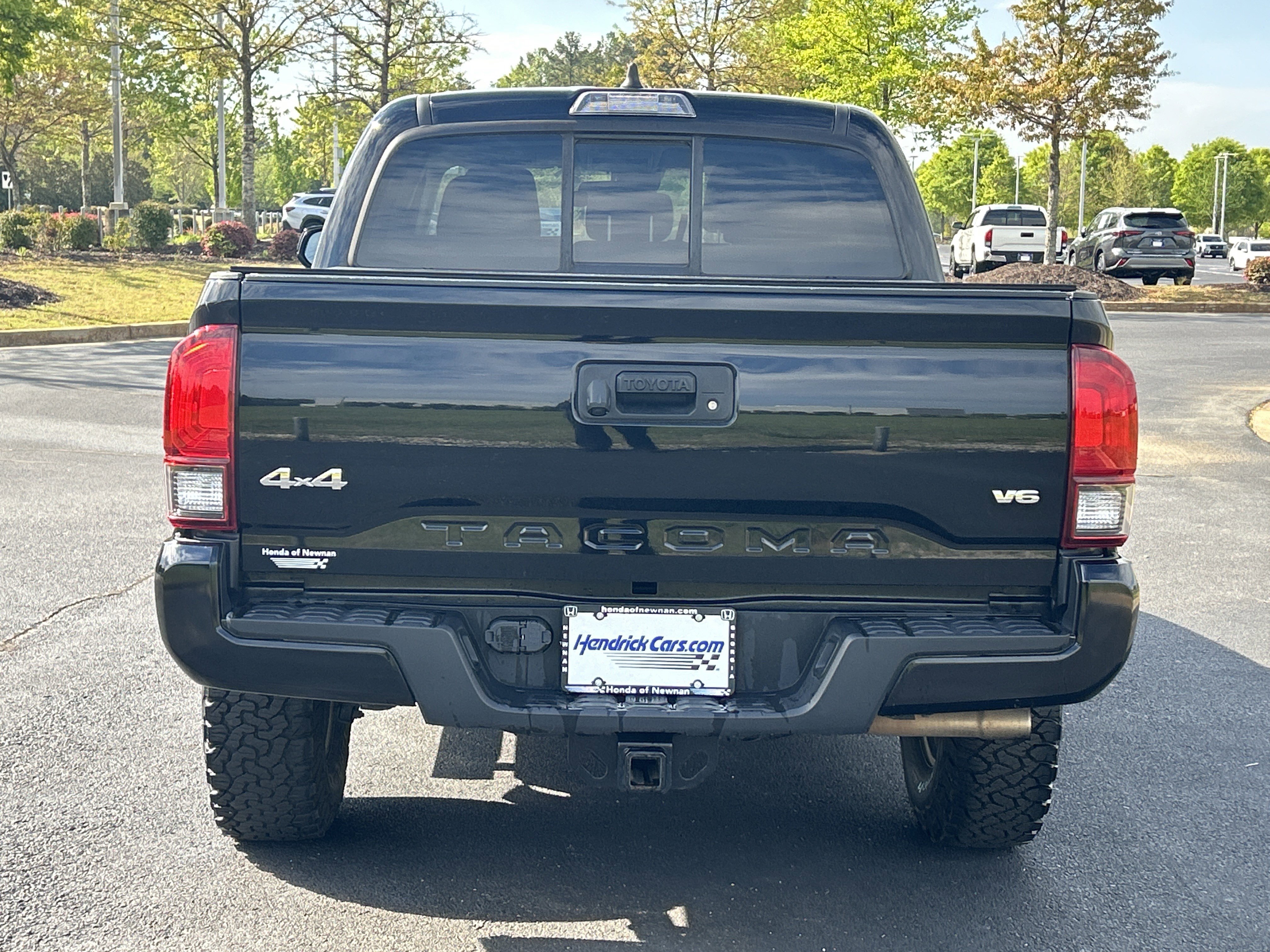 Used 2020 Toyota Tacoma SR image 8