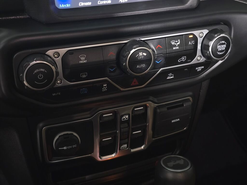 Used 2022 Jeep Wrangler Unlimited Sahara 4xe image 31