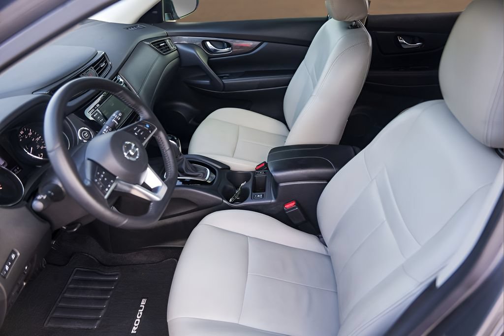 Used 2019 Nissan Rogue SV w/ Premium Package FWD image 9