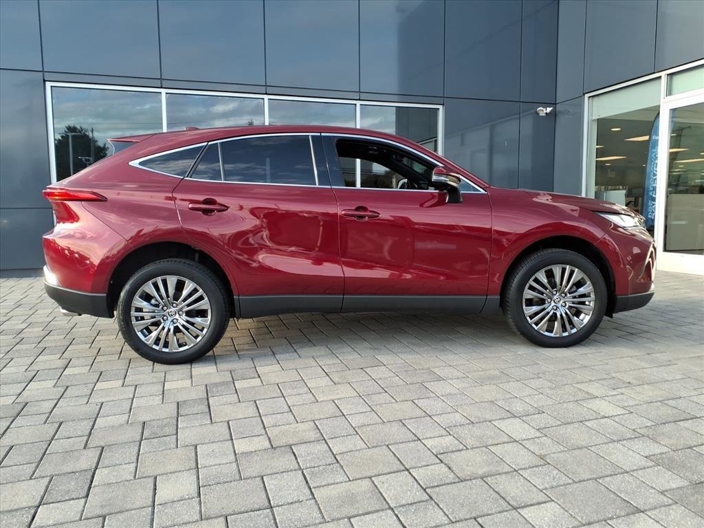 Used 2023 Toyota Venza Limited image 2