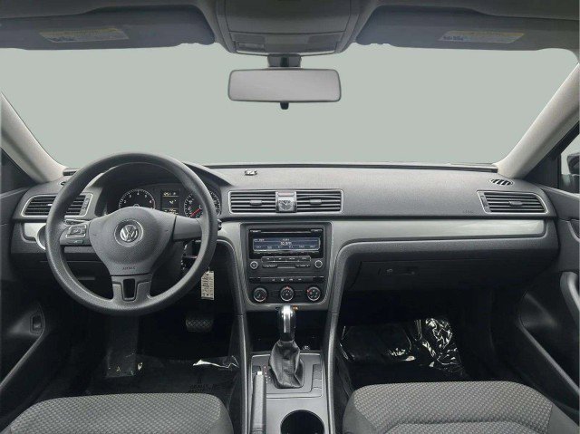 Used 2015 Volkswagen Passat 1.8T S image 7