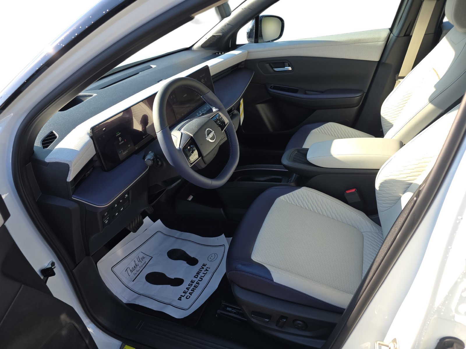 New 2026 Nissan Leaf Platinum+ w/ Illuminated Package FWD image 16