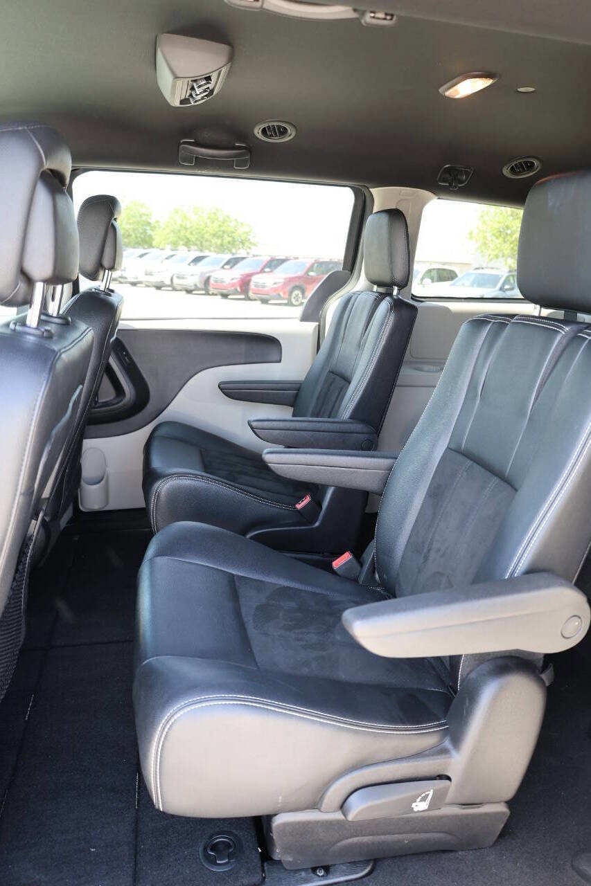 Used 2019 Dodge Grand Caravan SXT FWD image 18