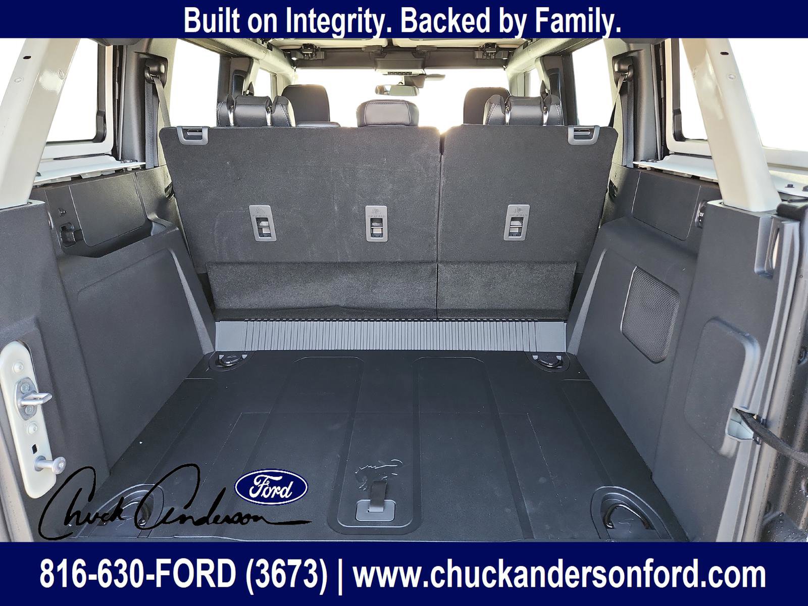 New 2025 Ford Bronco Badlands w/ Sasquatch Package AWD/4WD image 28