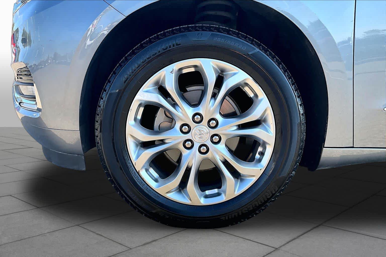 Used 2020 Buick Enclave Avenir w/ Avenir Technology Package FWD image 10