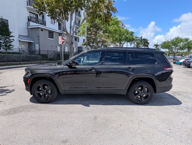 Used 2024 Jeep Grand Cherokee L Limited w/ Luxury Tech Group II RWD image 4