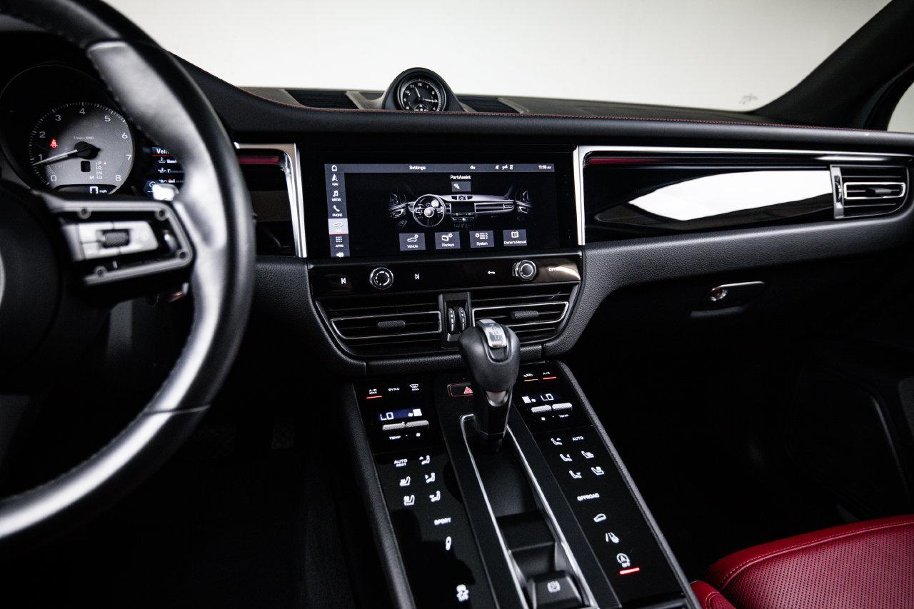 Certified 2023 Porsche Macan S AWD/4WD image 19