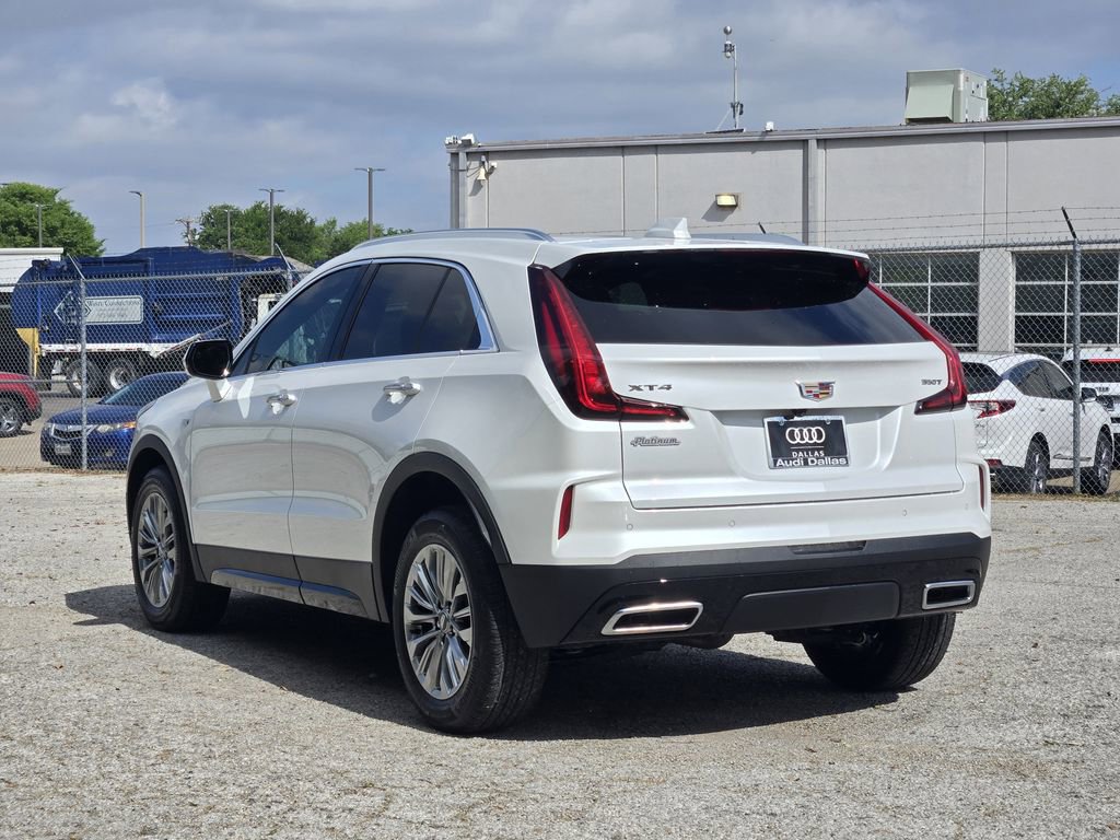Used 2025 Cadillac XT4 Premium Luxury image 11