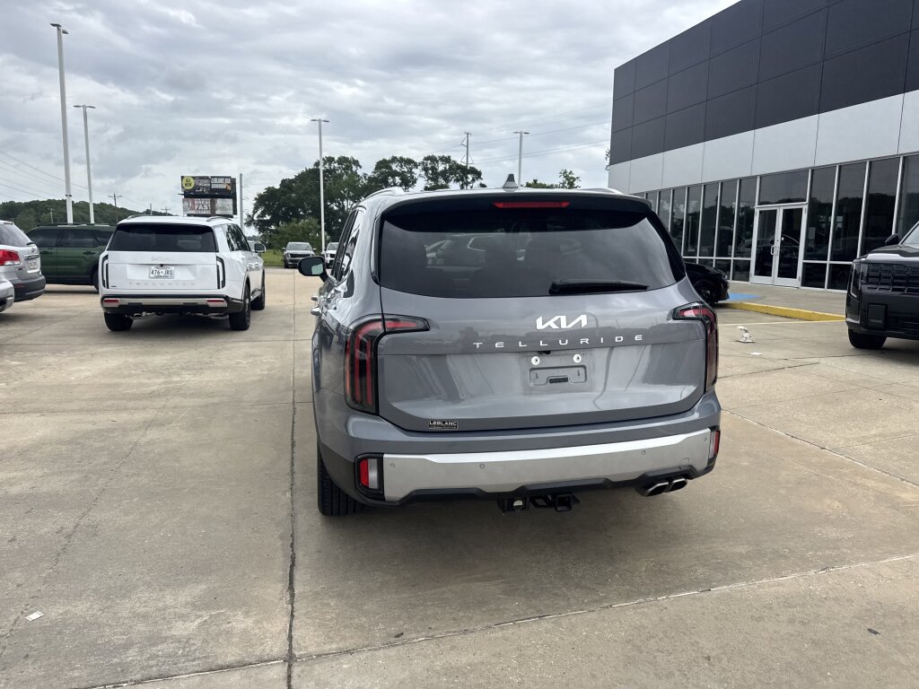 Used 2024 Kia Telluride SX w/ Towing Package FWD image 19