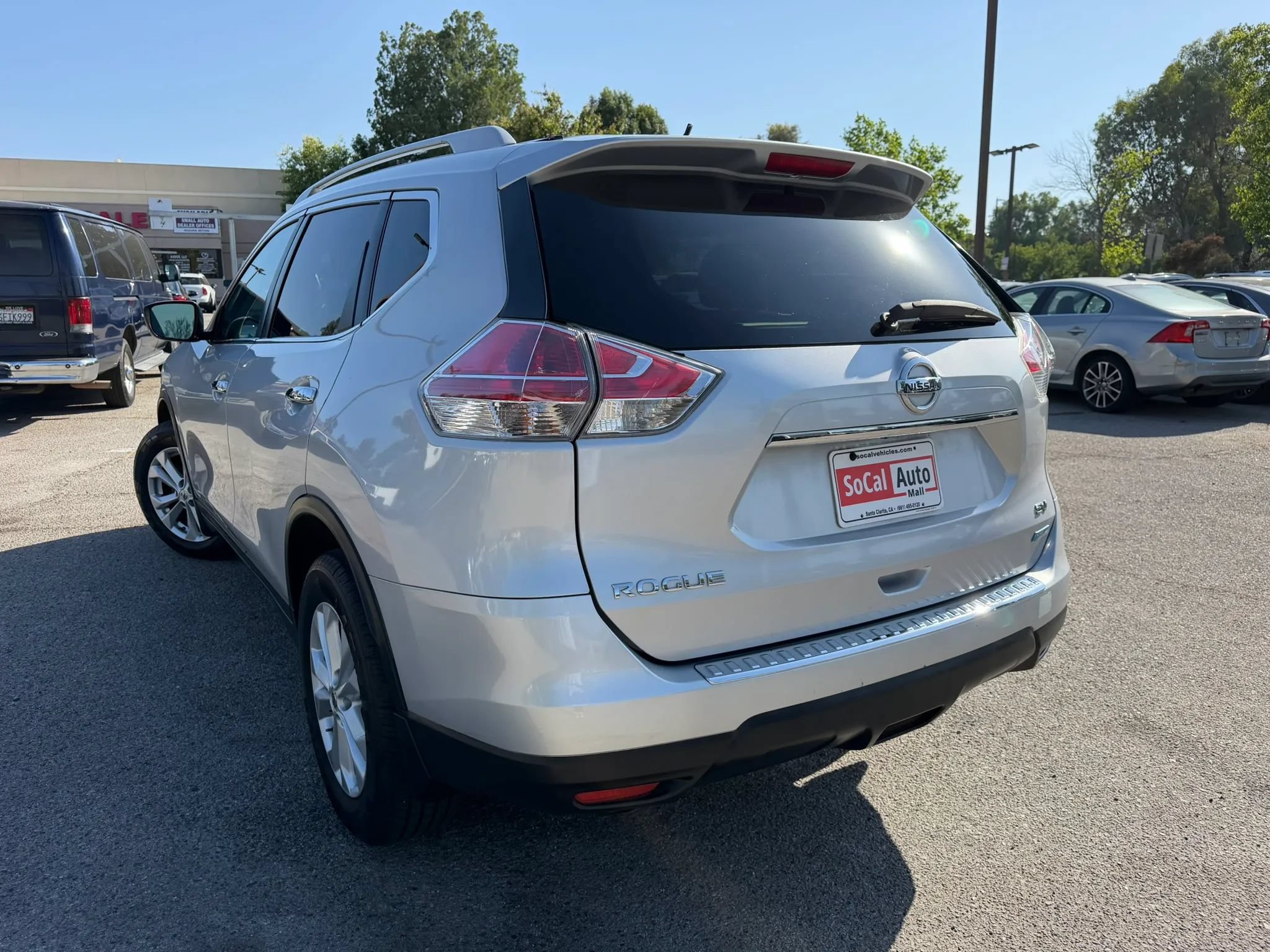 Used 2014 Nissan Rogue SV FWD image 5