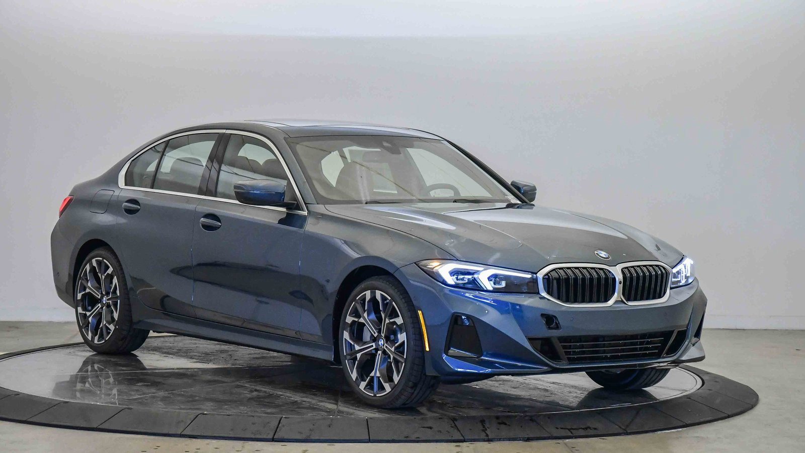 New 2026 BMW 330i Sedan w/ Premium Package image 6