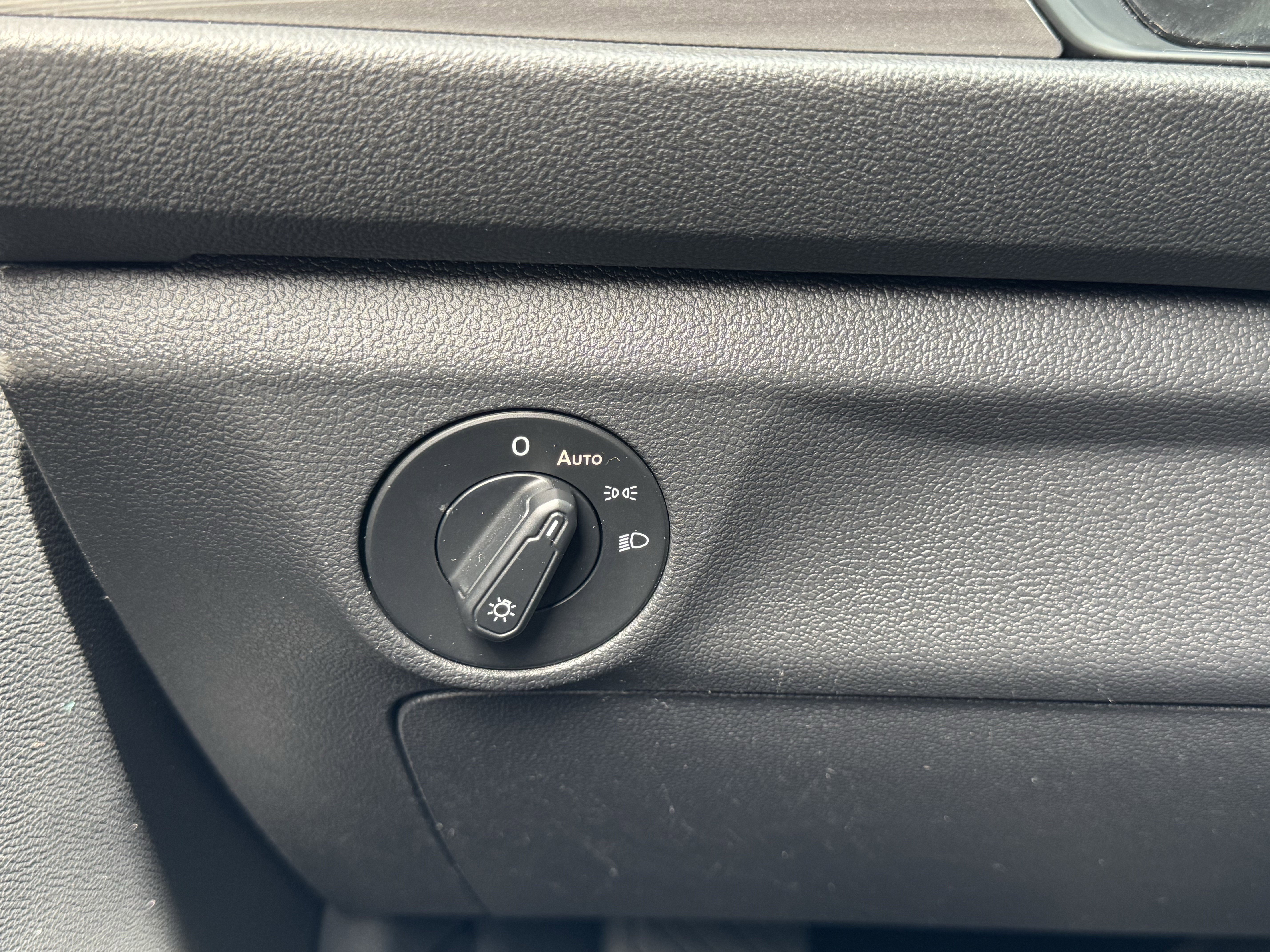 Used 2019 Volkswagen Jetta SEL image 6