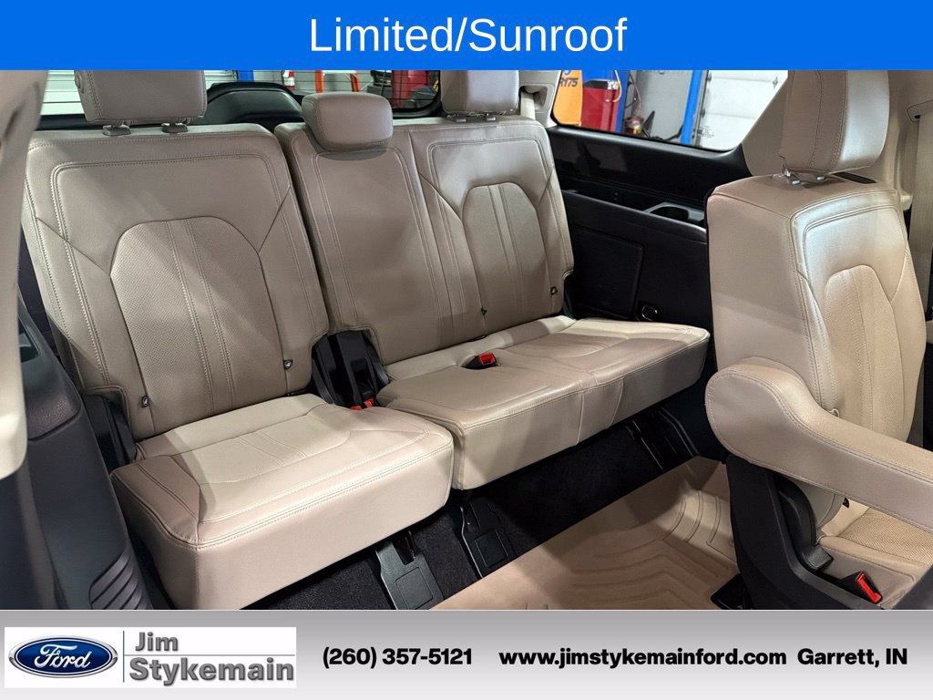 Used 2023 Ford Expedition Limited AWD/4WD image 40