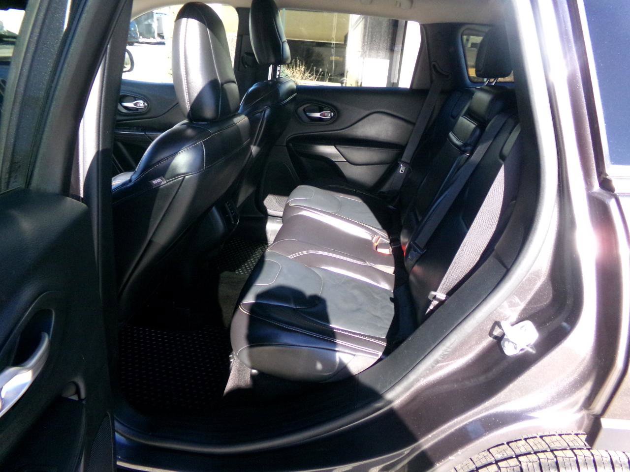 Used 2016 Jeep Cherokee Limited image 10