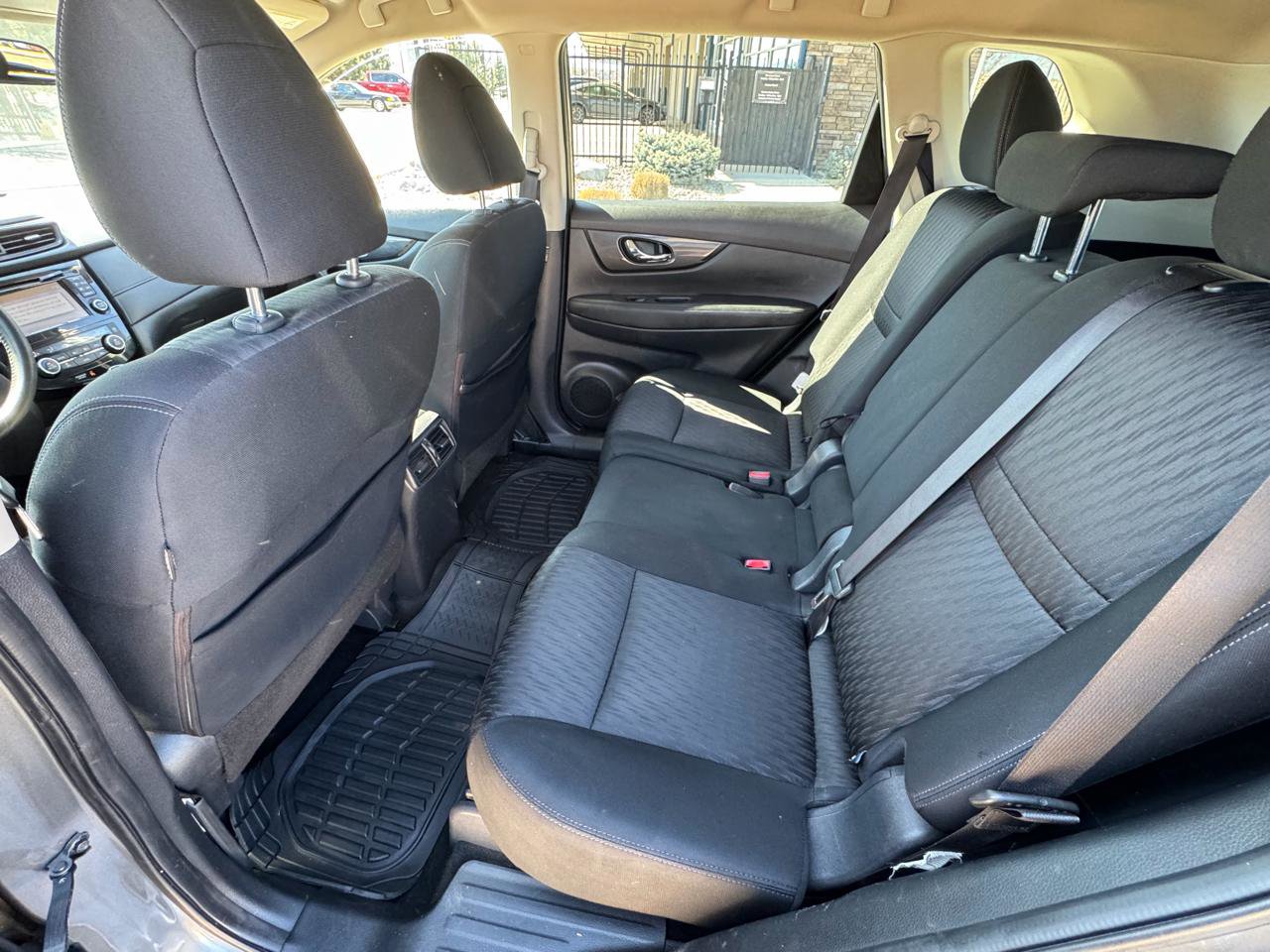 Used 2017 Nissan Rogue SV w/ SV Premium Package image 8