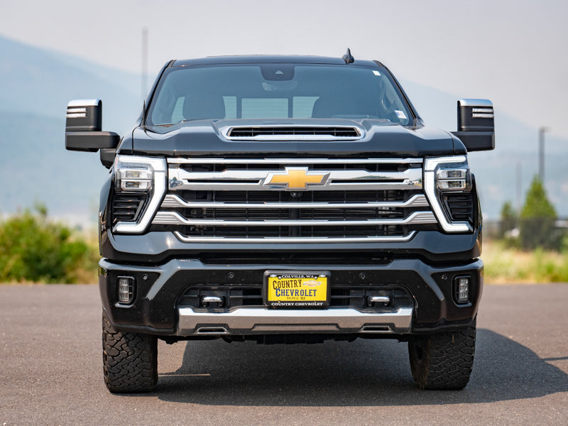 Used 2024 Chevrolet Silverado 3500 High Country w/ Technology Package AWD/4WD image 2