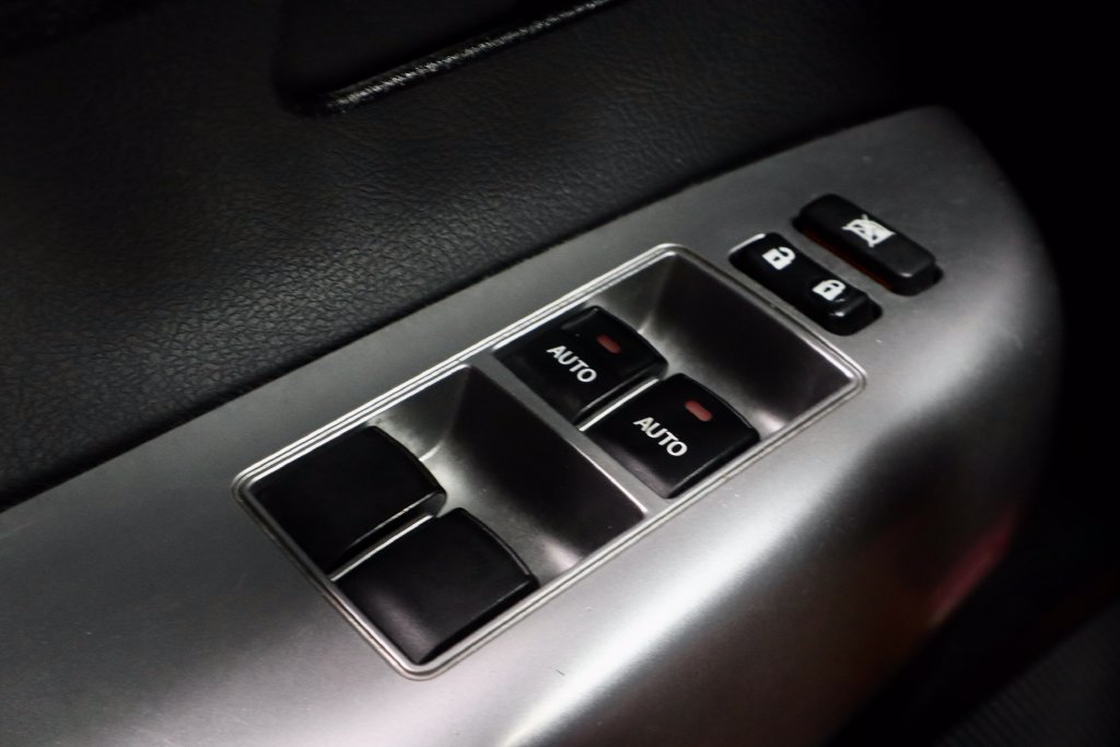 Used 2018 Toyota Sequoia TRD Sport AWD/4WD image 28