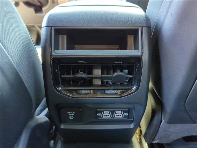 Used 2025 Jeep Grand Cherokee Laredo X w/ Luxury Tech Group I image 19