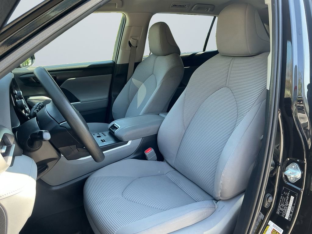 Used 2023 Toyota Highlander L FWD image 10